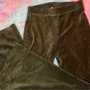 AERIE groove on velour flare pant size Medium Short comfy green